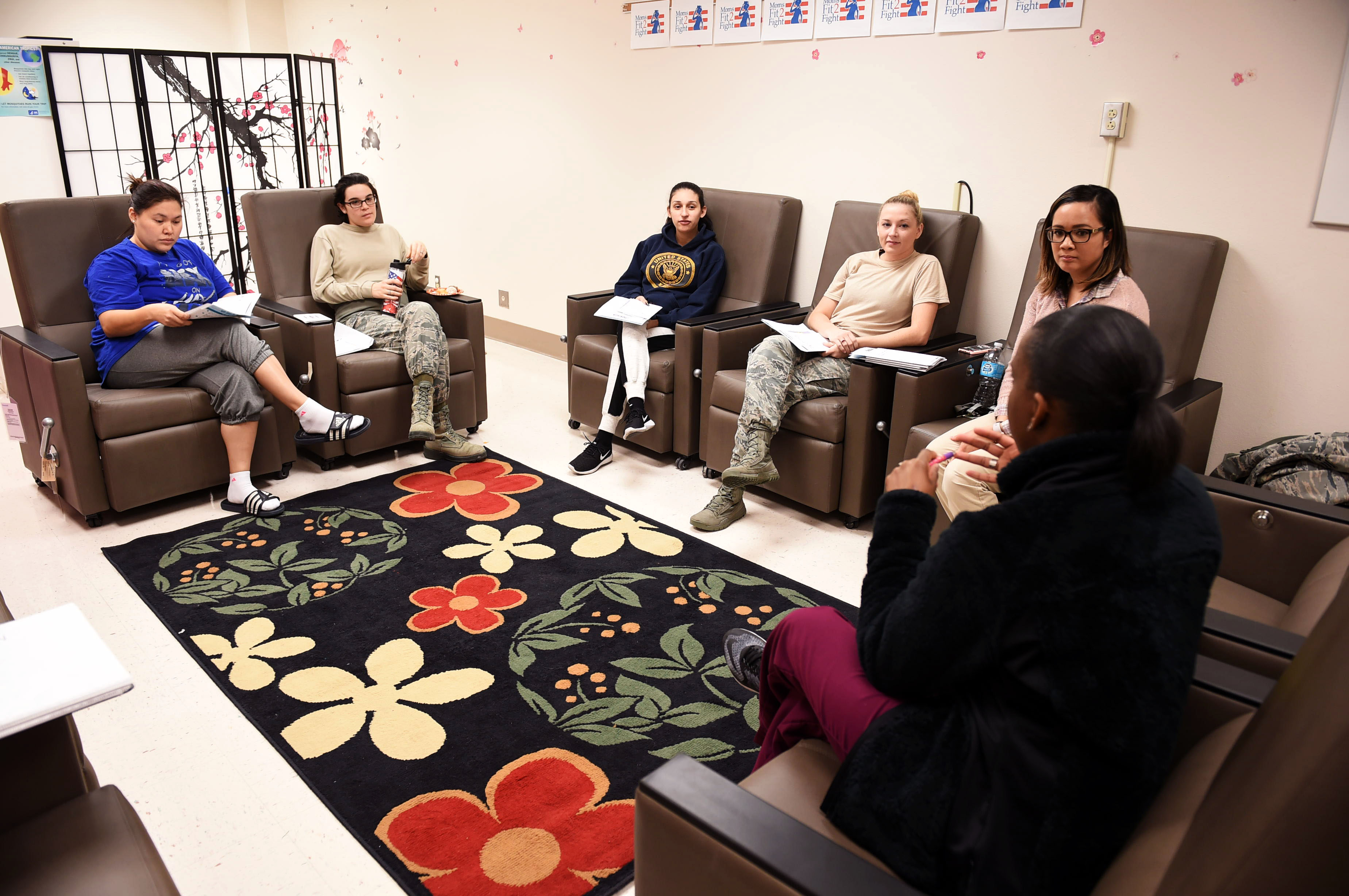 Mujeres en sala de espera